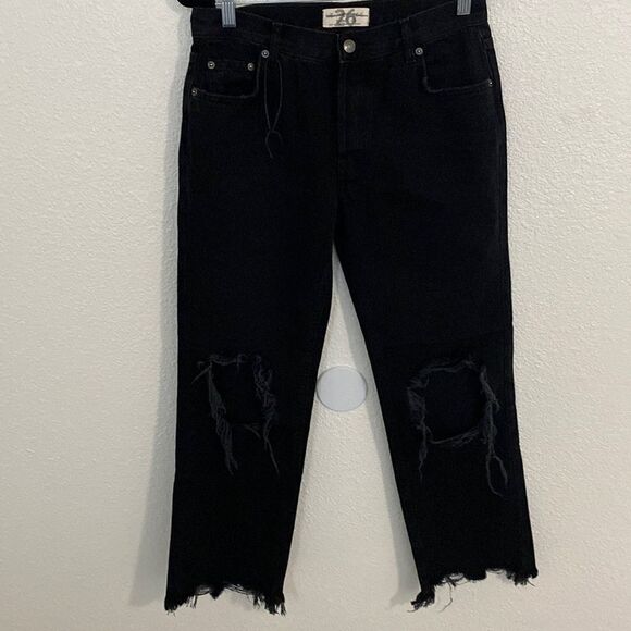NWOT- Free People- Black Maggie Mid RiseDistressed Jeans- Size 26/ US 2 - Picture 1 of 14
